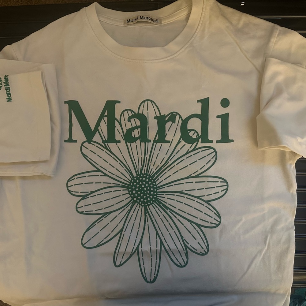 Mardi Mercredi White and Green Graphic Long Sleeve